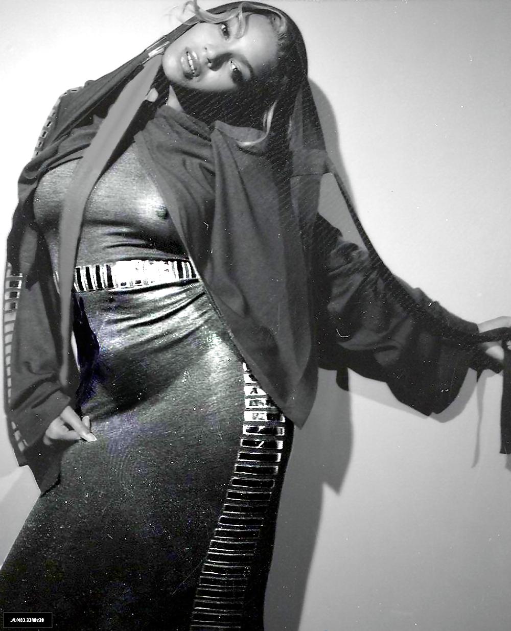 17P Beyonce nipple slip HQ
