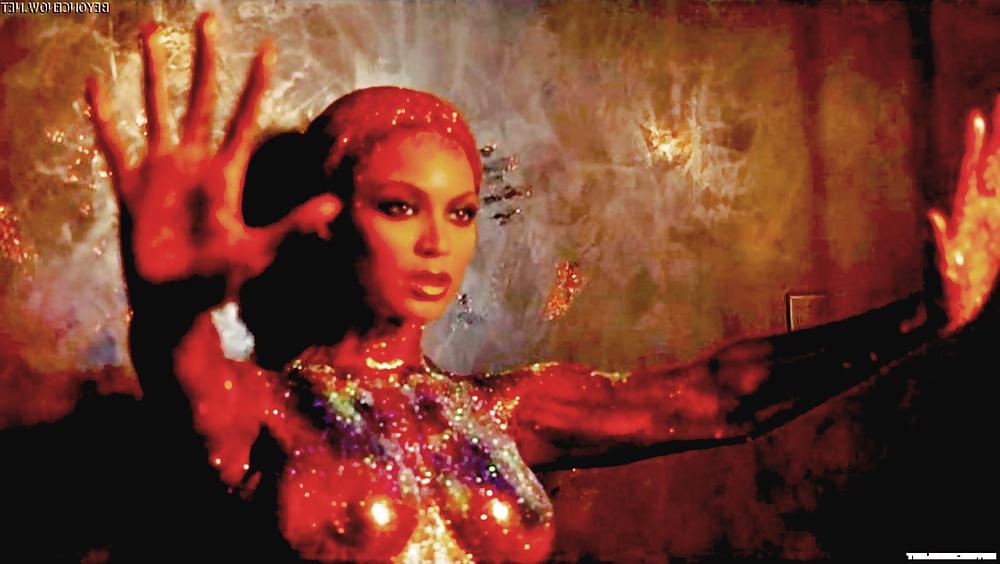 17P Beyonce nipple slip HQ