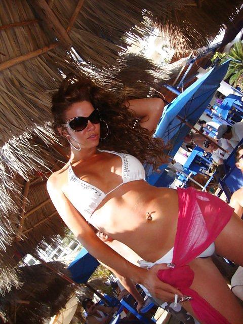 25P Shemale in bikini