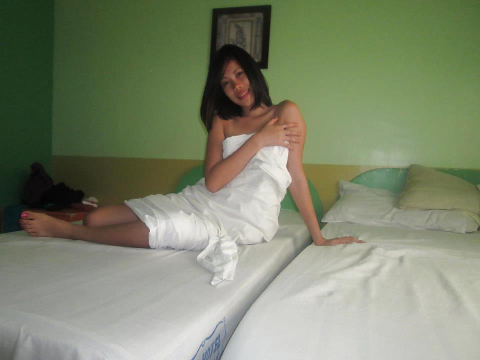 17P Thai bargirl oor, mays best friend, finally persuaded her