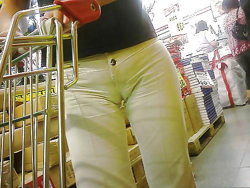 24P Fotze frisst Hose - cameltoe