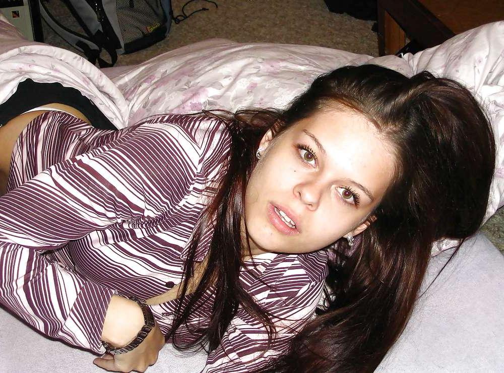 25P Gloria sex and show in handcuffs