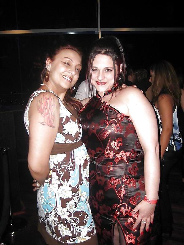 7P 2 or more Western girls in Satin Cheongsam