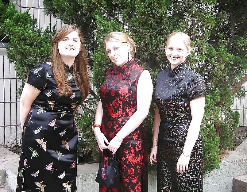 7P 2 or more Western girls in Satin Cheongsam