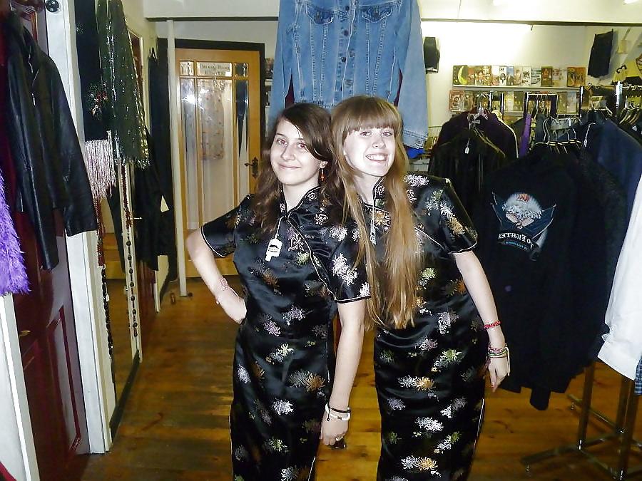 7P 2 or more Western girls in Satin Cheongsam
