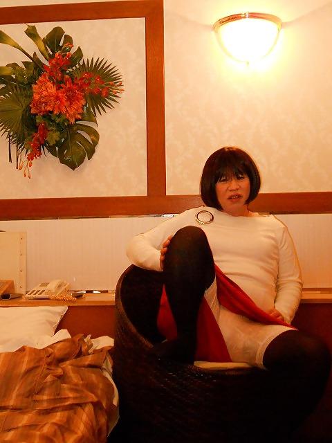24P In a love hotel 