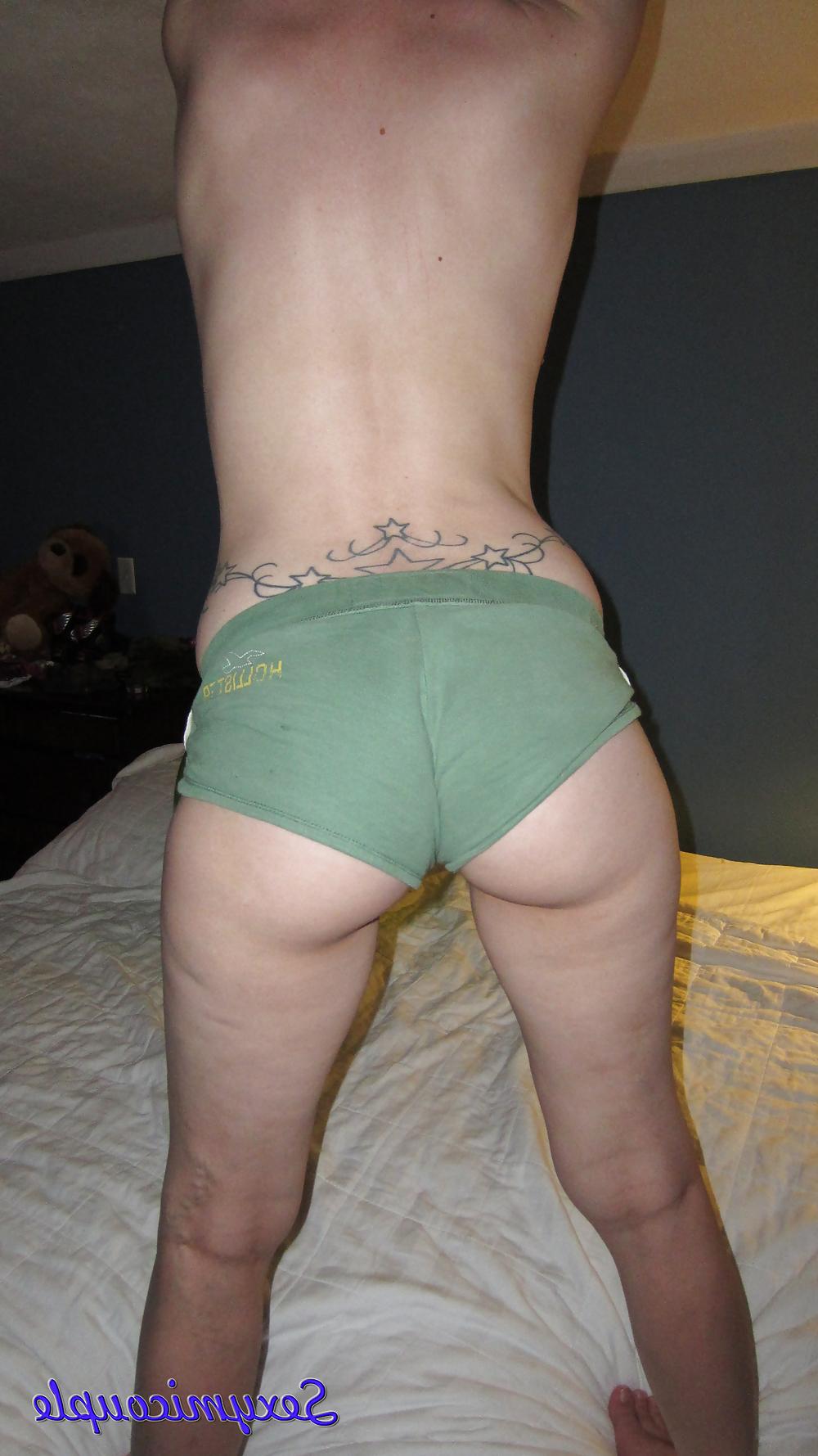 25P Tight Green Shorts CumShot