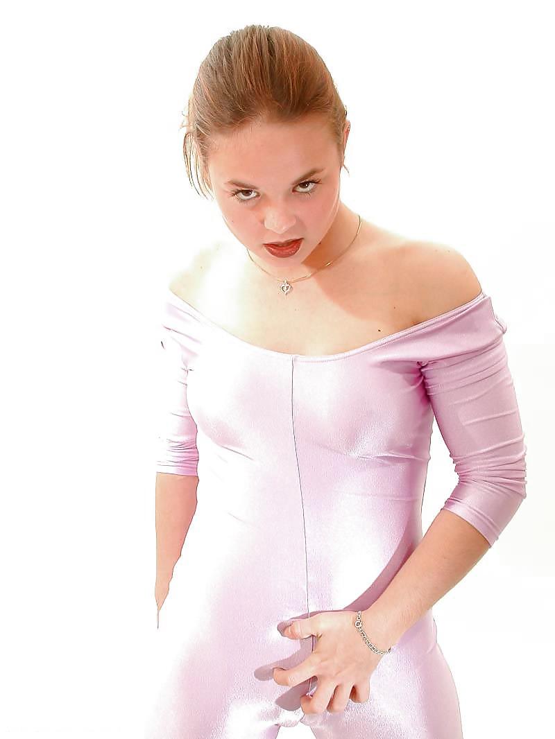 15P Tight clothes and cameltoes