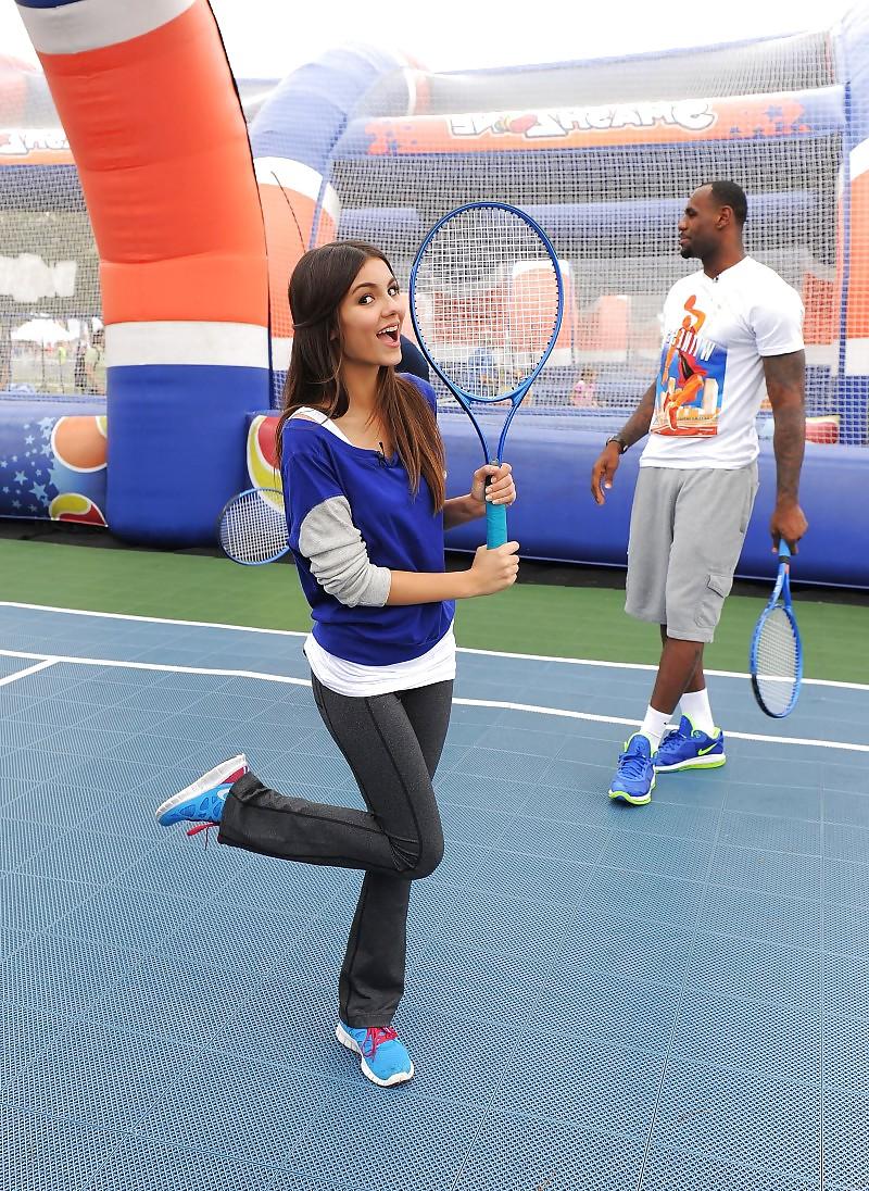 6P Victoria Justice new Cameltoe Photos!