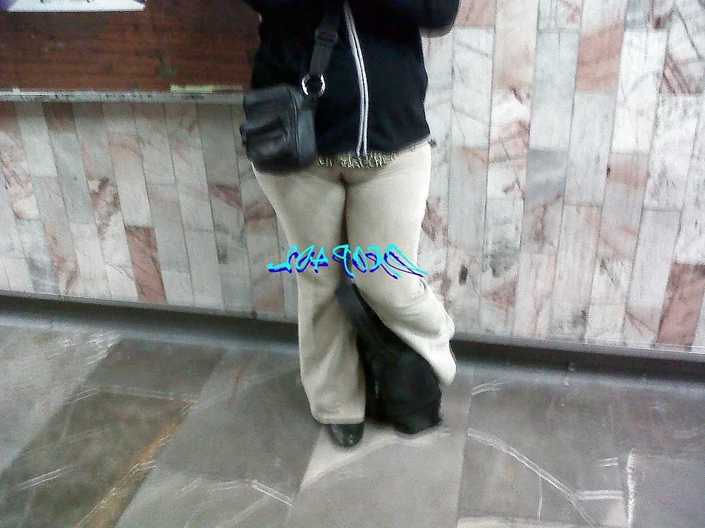 12P Cameltoe in the subway