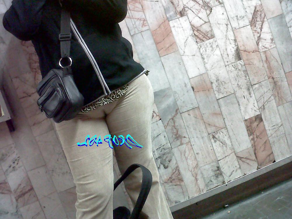 12P Cameltoe in the subway