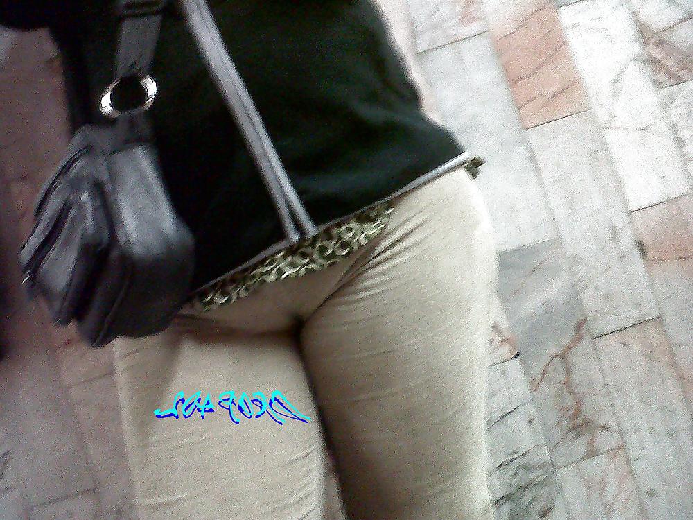 12P Cameltoe in the subway