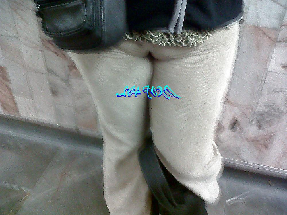12P Cameltoe in the subway