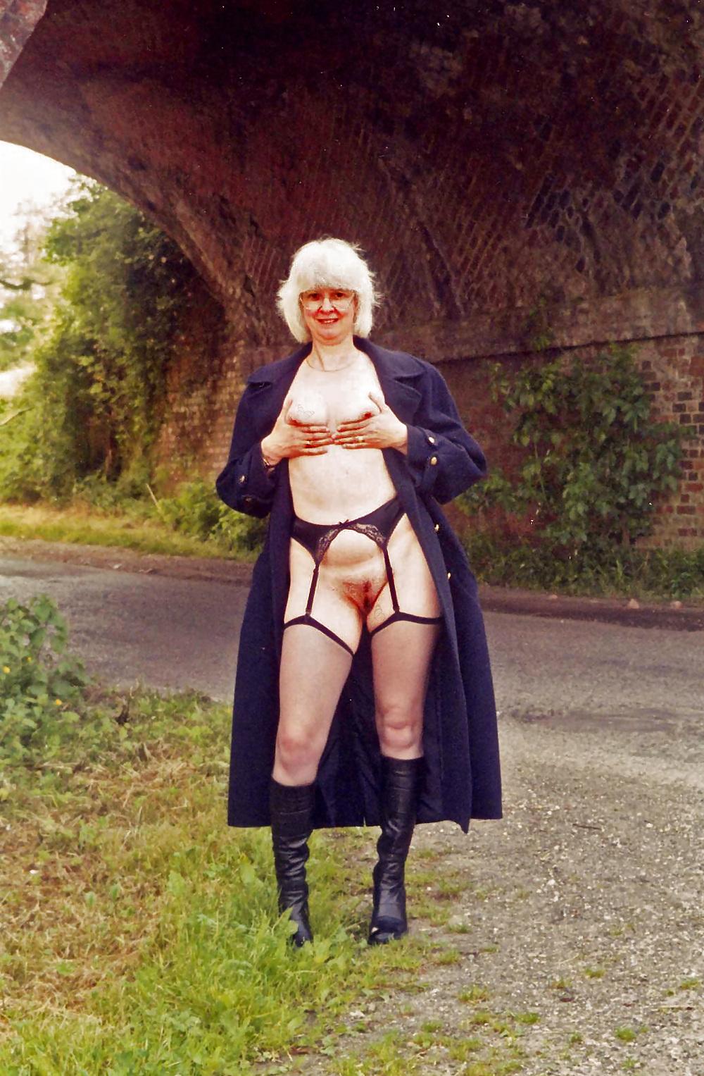 25P The Best of Exposed Gloucester Wife Kay