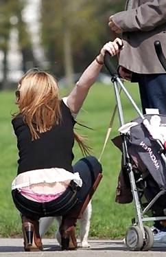 25P Mum's Candid Unaware Exposure
