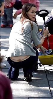 25P Mum's Candid Unaware Exposure