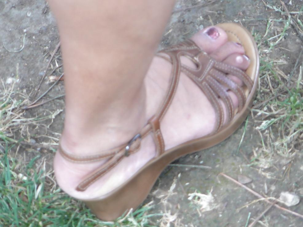 15P Feet and heels on the street 2
