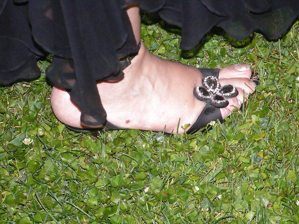 15P Feet and heels on the street 3
