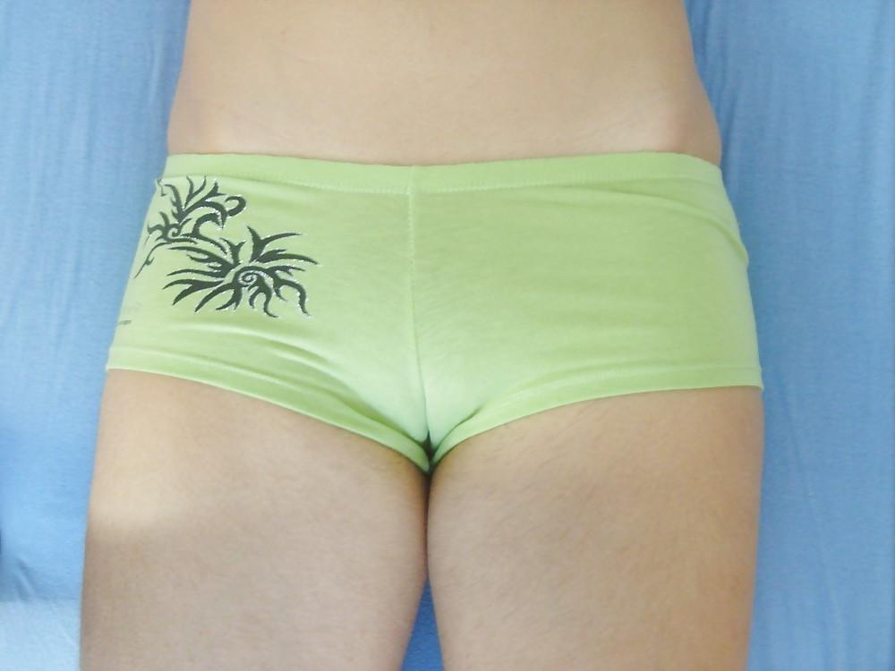 24P Fotze frisst Hose - cameltoe