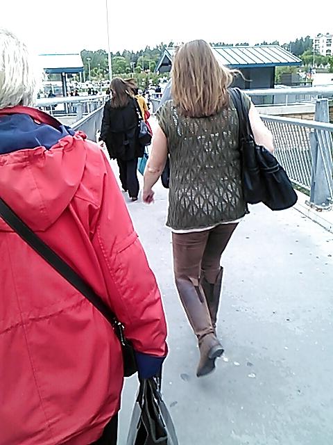 25P Voyeur - More asses and a blond hottie on the train