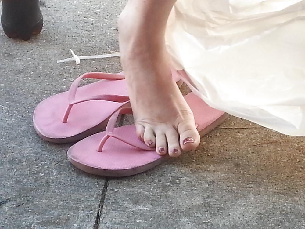 25P Candid sexy toes
