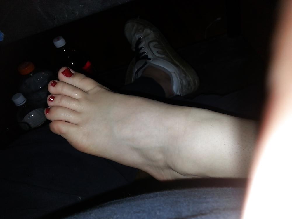 25P Candid sexy toes