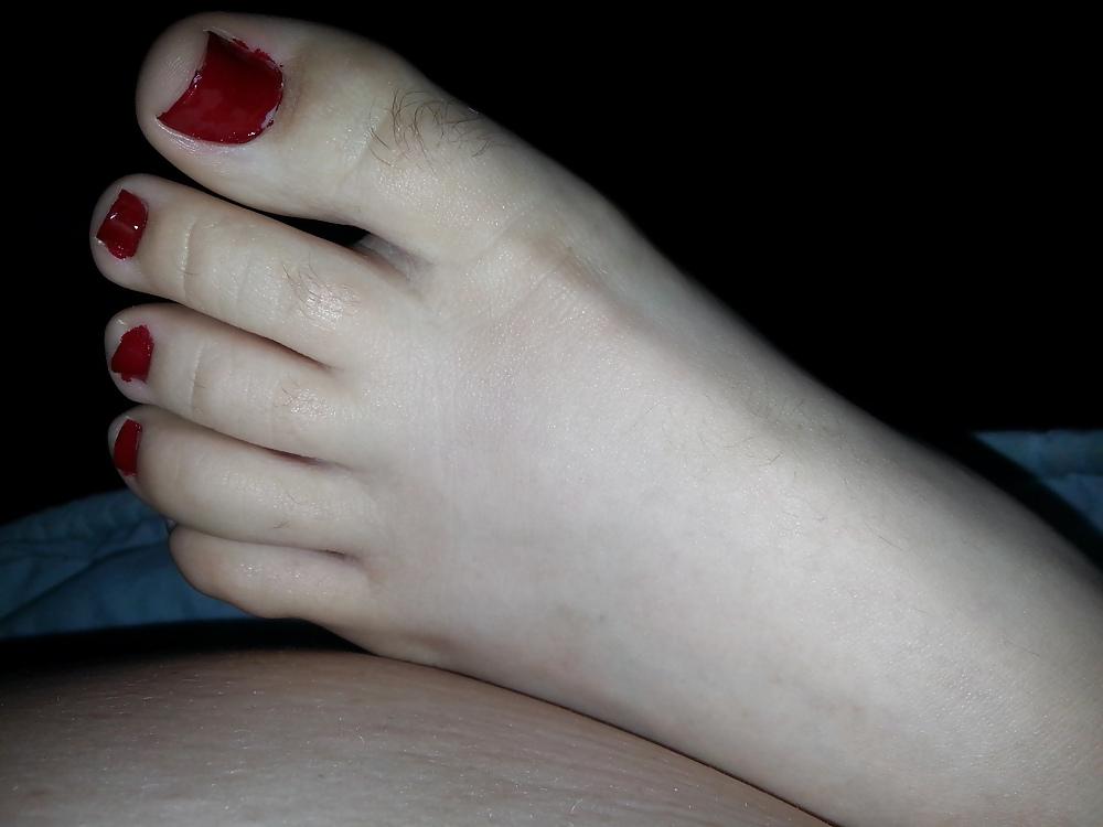 25P Candid sexy toes