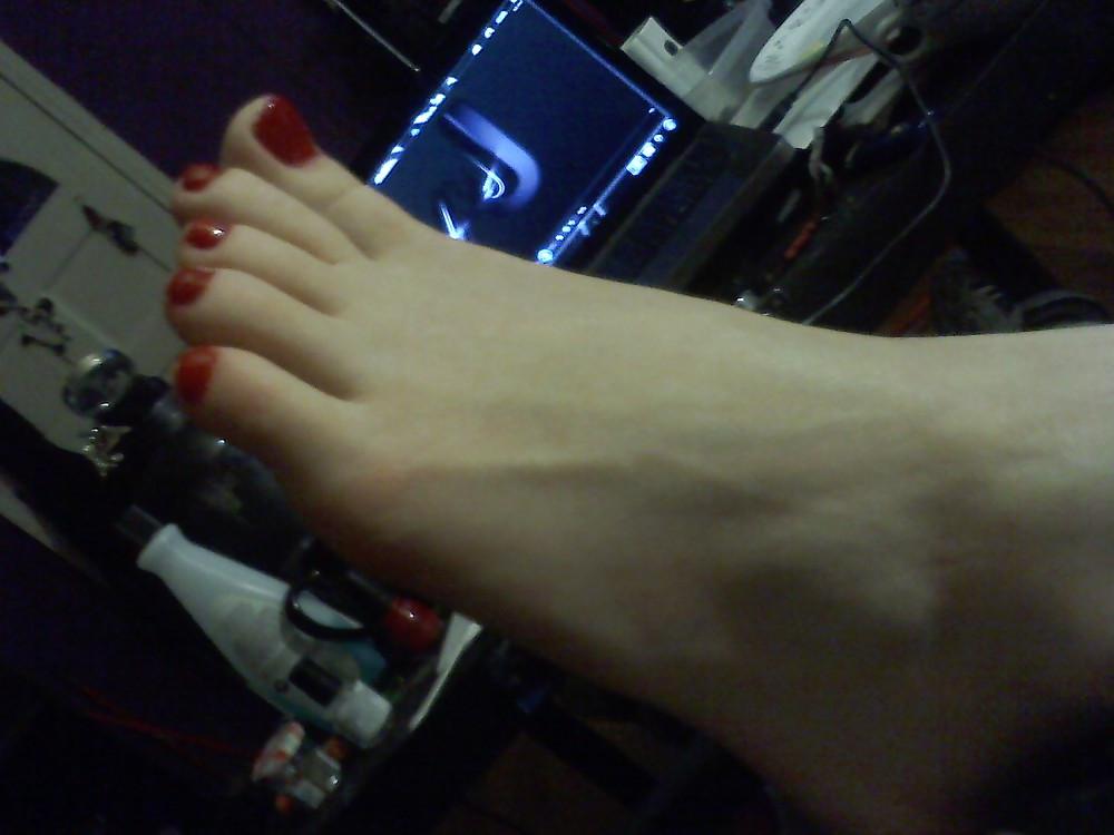 25P Candid sexy toes