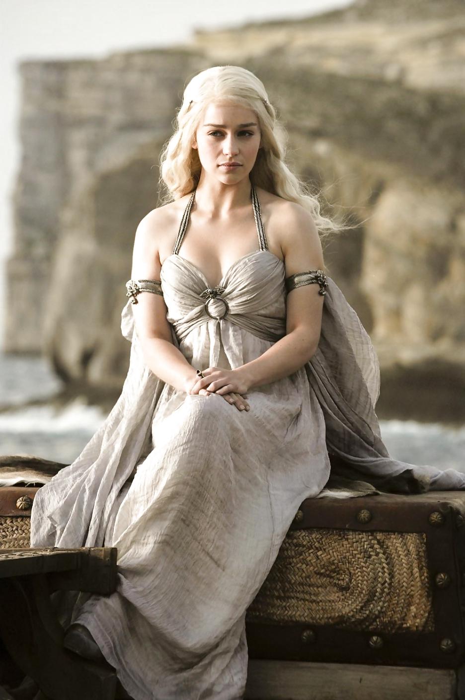 25P Game of thrones girls