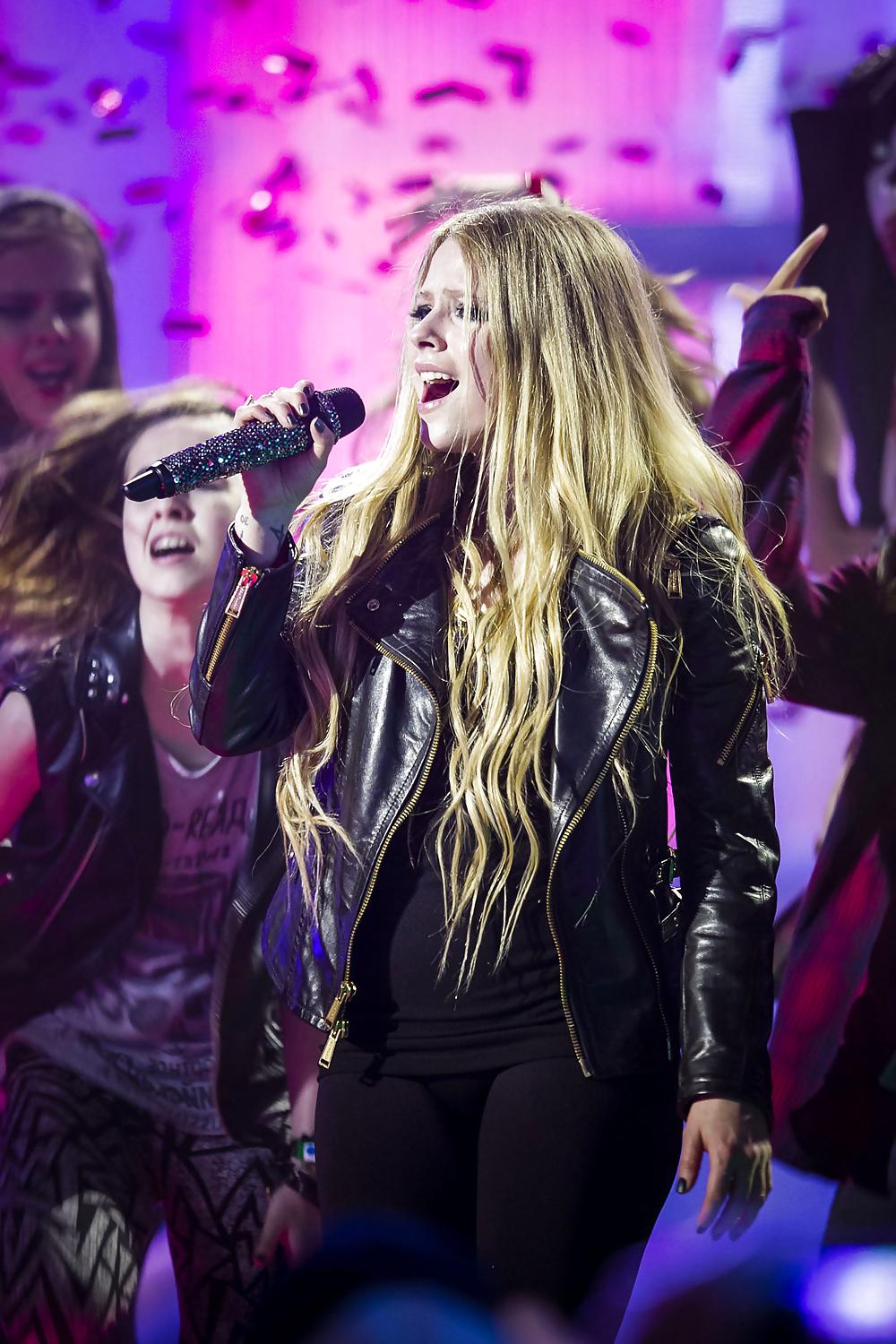 4P Avril Lavigne - Cameltoe Pussy