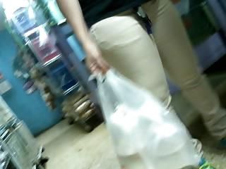 8P BIG ASS IN PET SHOP