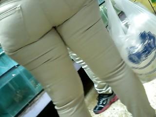 8P BIG ASS IN PET SHOP