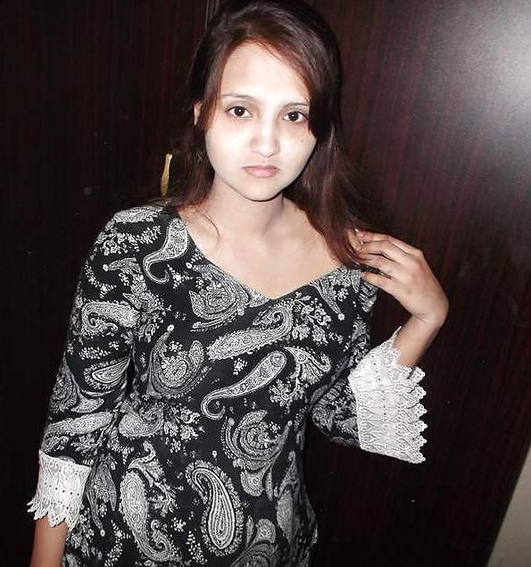 25P Young Desi Paki Indian Couple Set