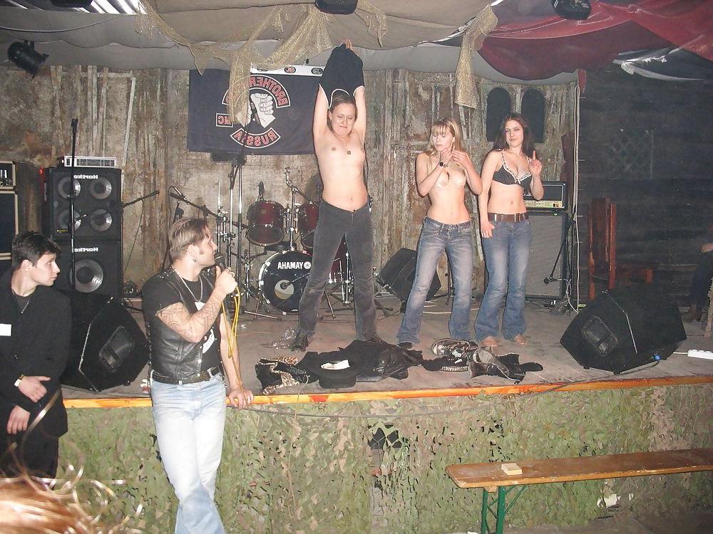 25P Show Your Tits 128