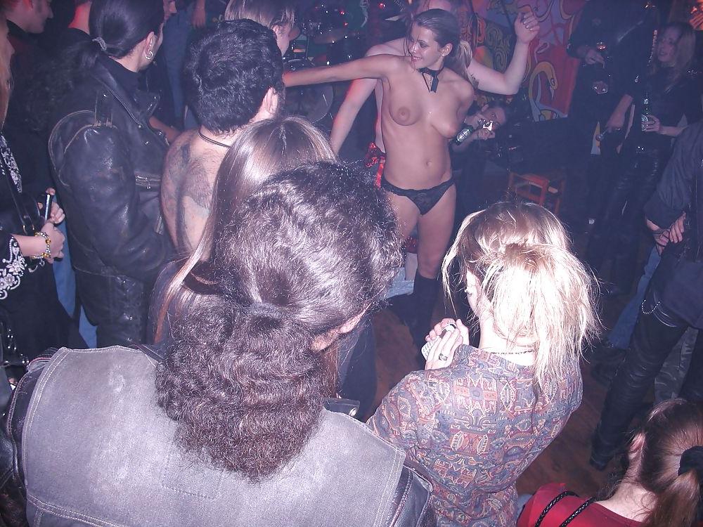 25P Show Your Tits 128