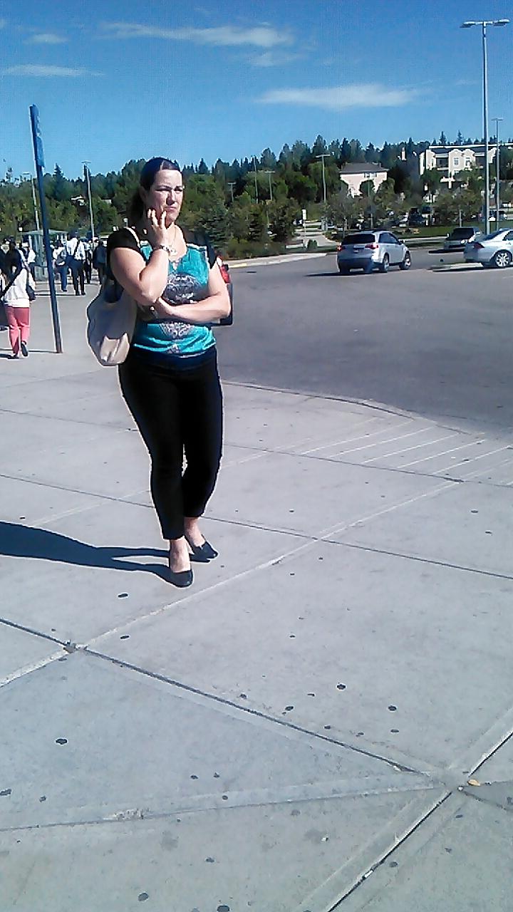 25P Voyeur - well-worn jeans and curves against the sun