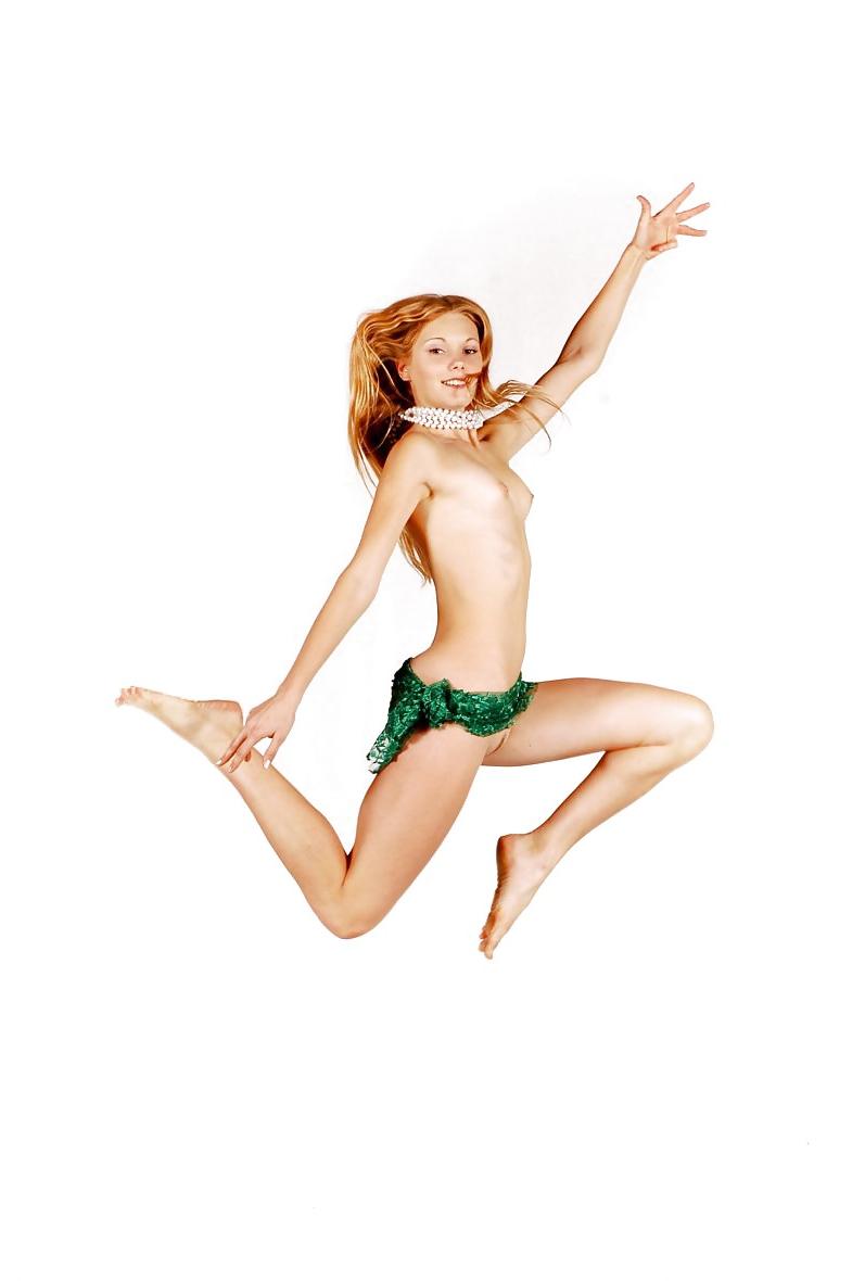14P Athletic blonde jumping around naked