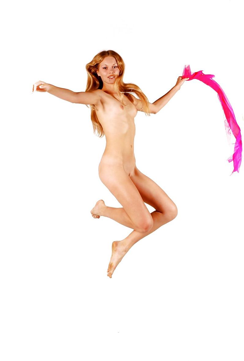 14P Athletic blonde jumping around naked