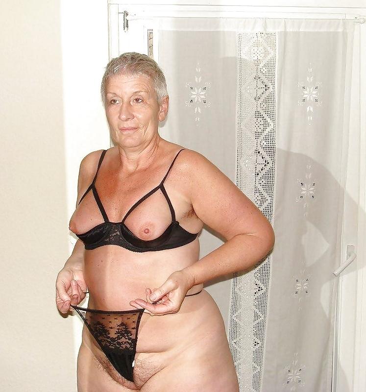 24P Fotze frisst Hose - cameltoe