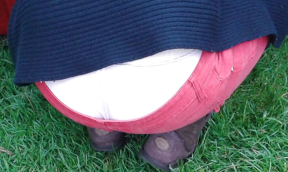 11P Mature ass and panties at local car boot