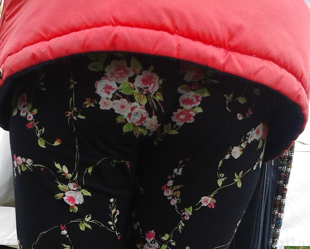 11P Mature ass and panties at local car boot