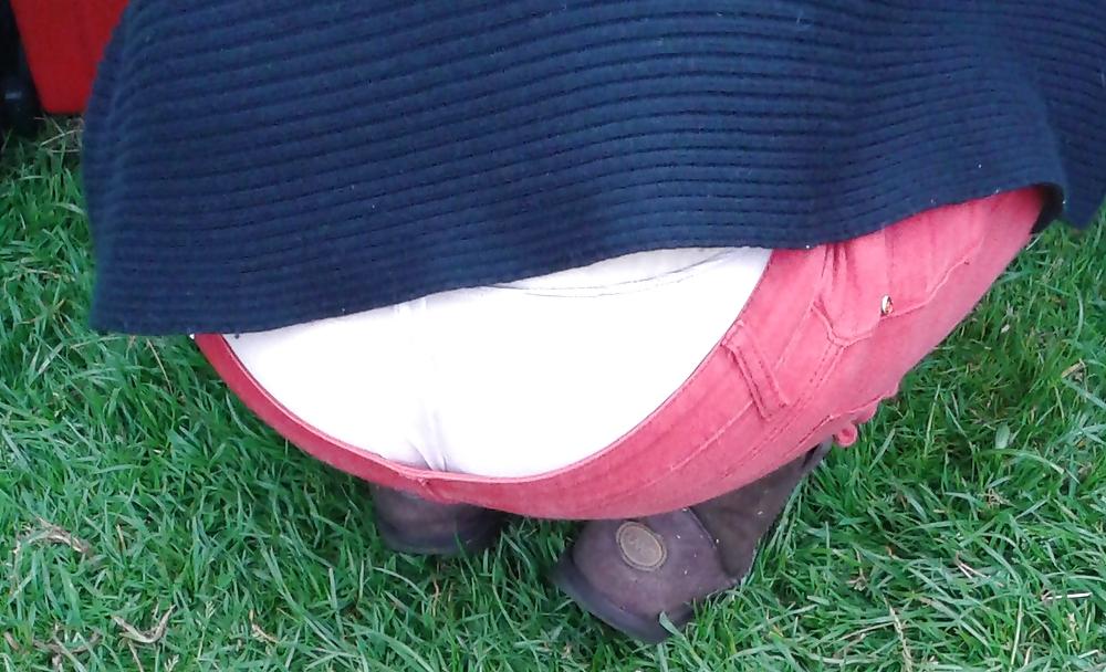 11P Mature ass and panties at local car boot