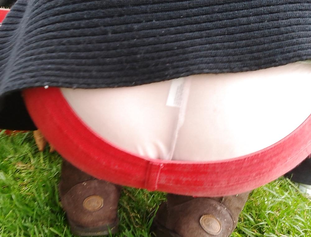 11P Mature ass and panties at local car boot