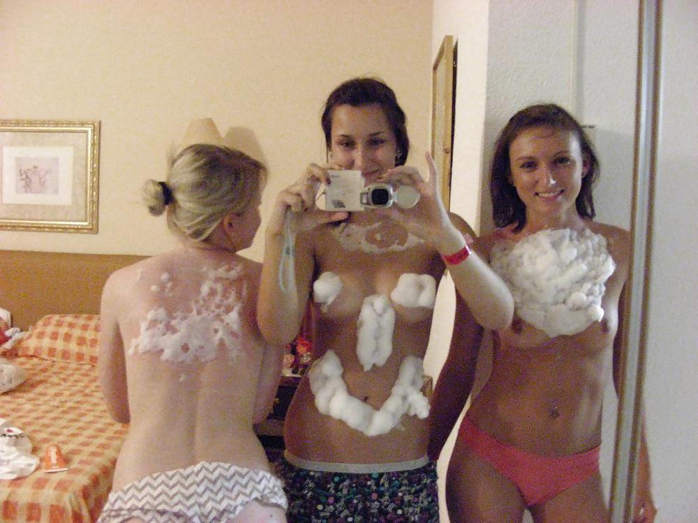25P Show Your Tits 1