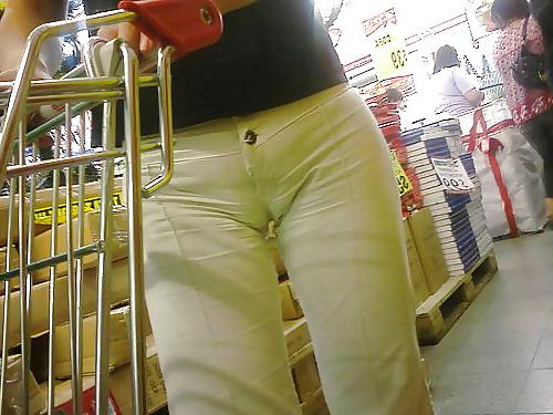 24P Fotze frisst Hose - cameltoe