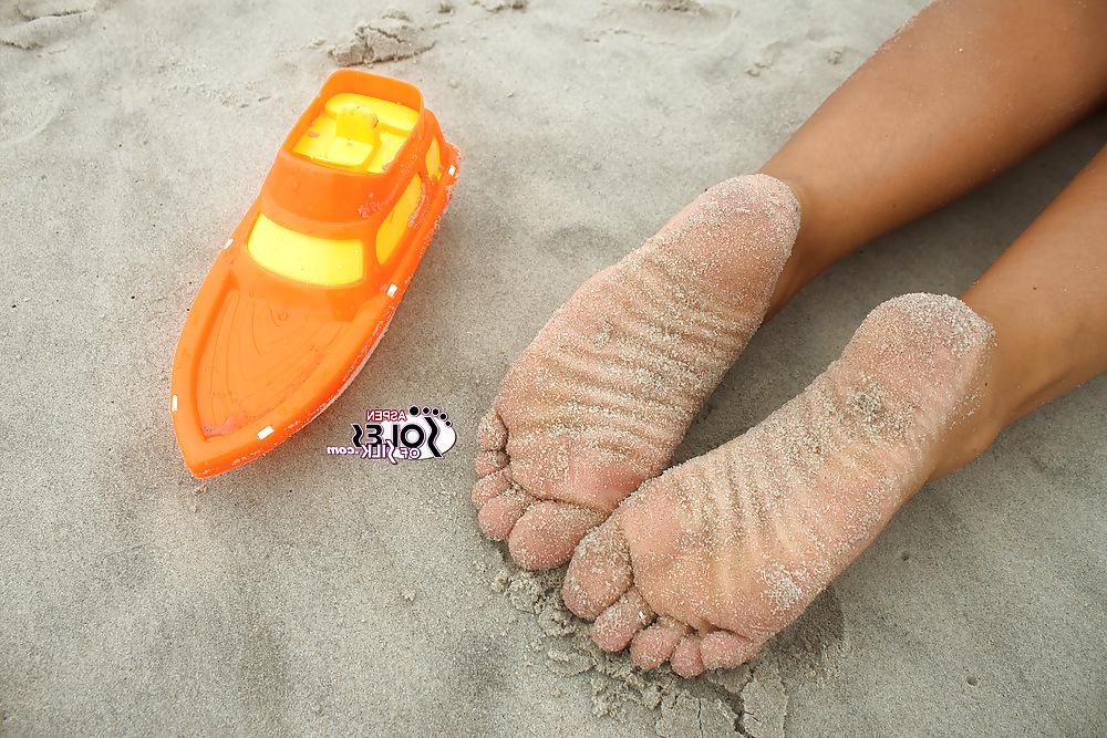 25P Aspen: I want to shoot your cum all over my soft soles