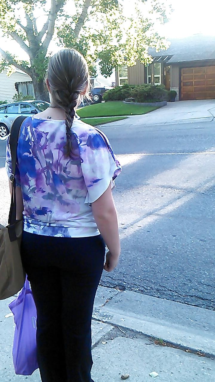 25P Voyeur - Legs and asses
