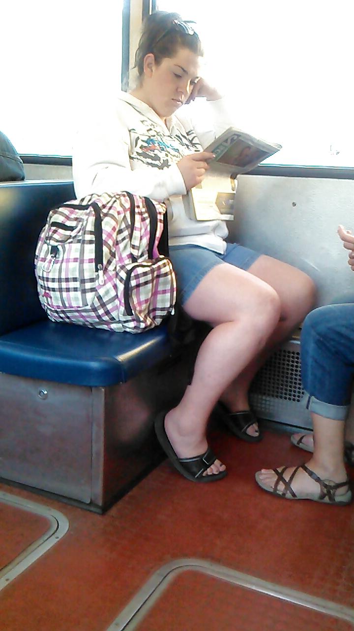 25P Voyeur - Legs and asses