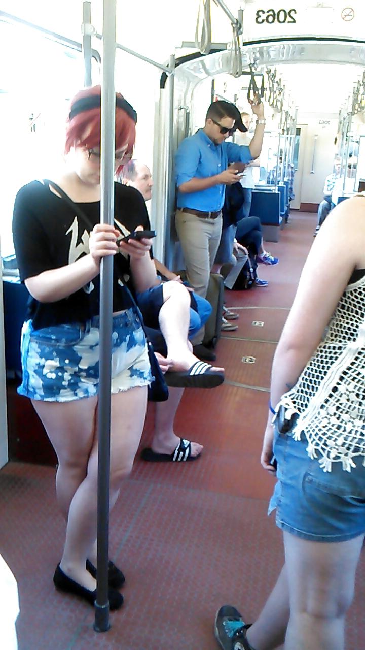 25P Voyeur - Legs and asses