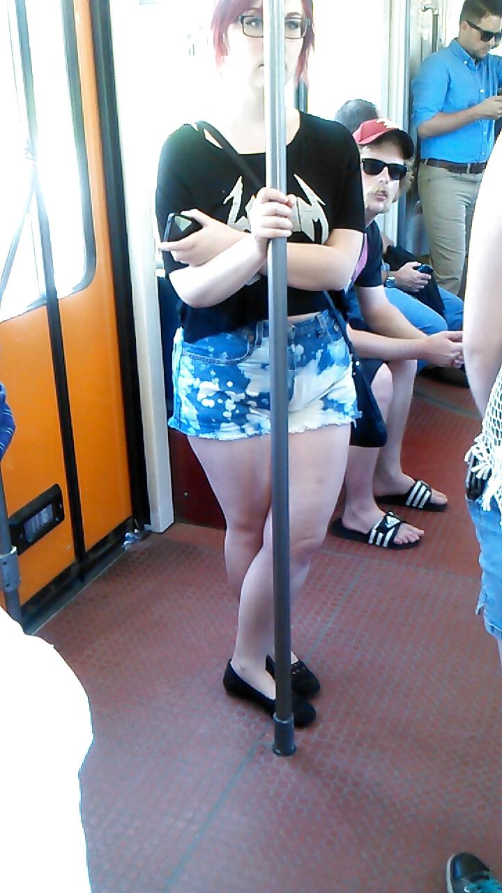 25P Voyeur - Legs and asses